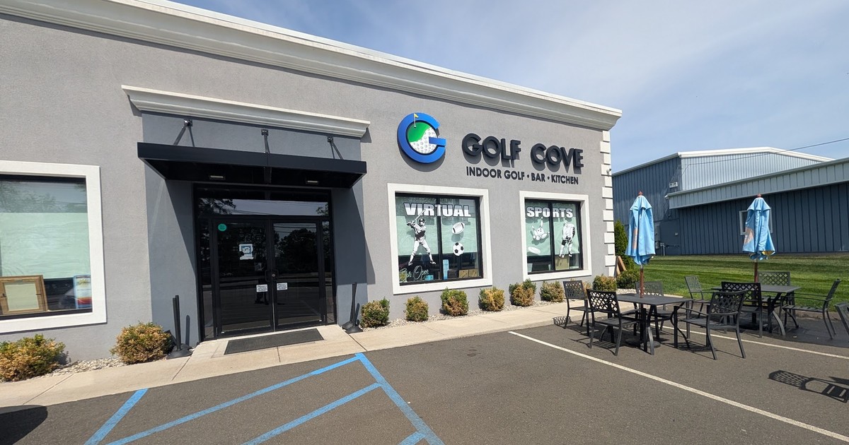 The Golf Cove indoor golf, bar and kitchen storefront at 336 State St. in North Haven