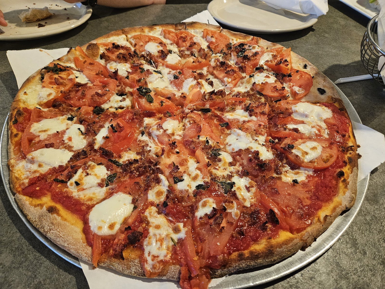 Two Decades of Apizza at Grand Apizza North, and the Shrimp Scampi Pie to Try